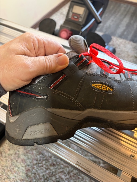 Keen Brown Hiking Shoes with Red Laces safely toe